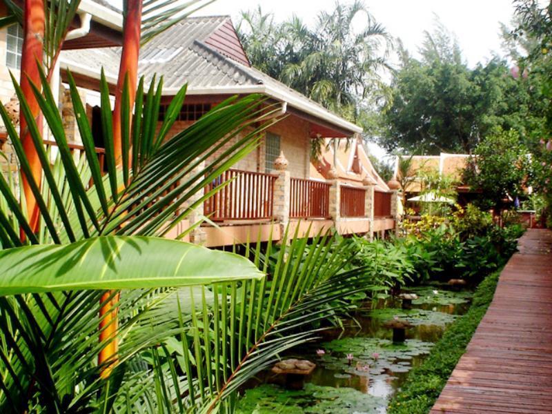 Hotel Sea Pines & Liberg à Nai Yang Beach Extérieur photo
