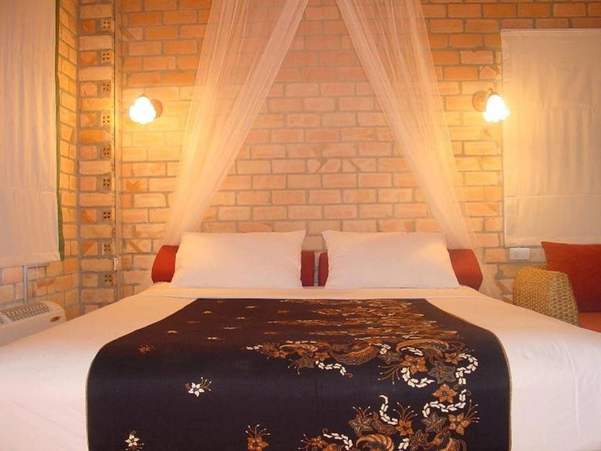 Hotel Sea Pines & Liberg à Nai Yang Beach Extérieur photo