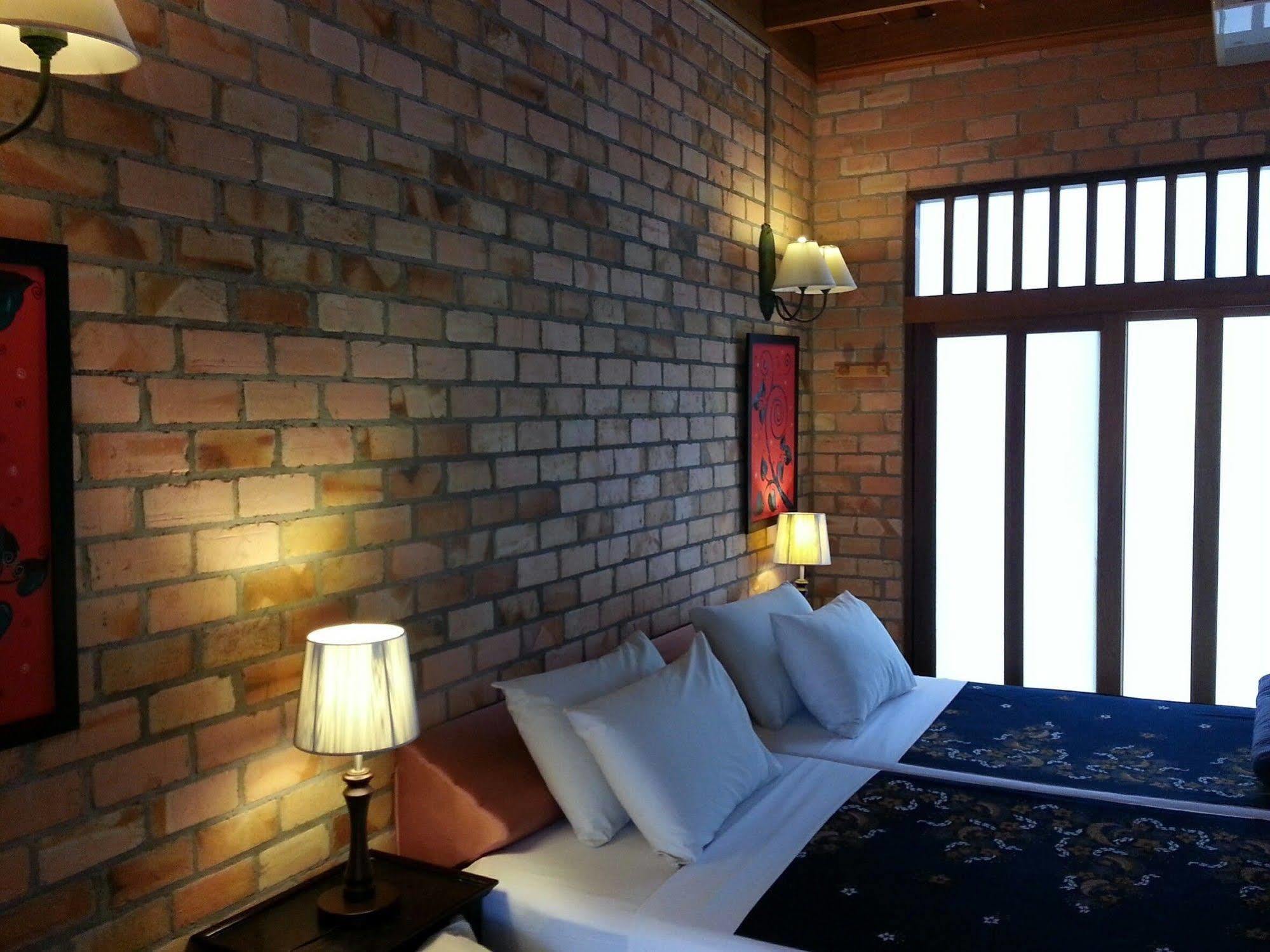 Hotel Sea Pines & Liberg à Nai Yang Beach Extérieur photo