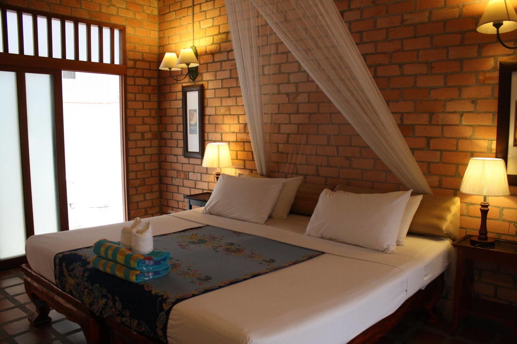 Hotel Sea Pines & Liberg à Nai Yang Beach Extérieur photo
